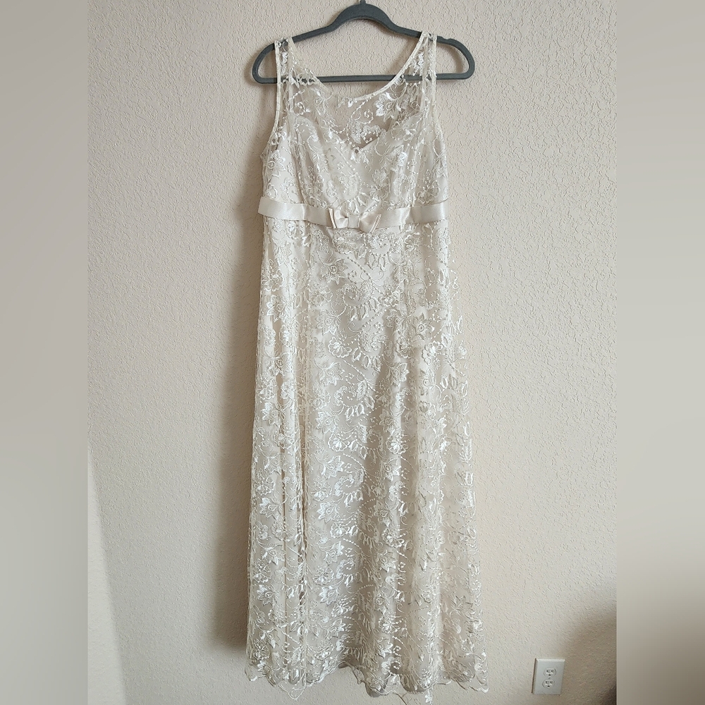 Ivory Lace Wedding Dress